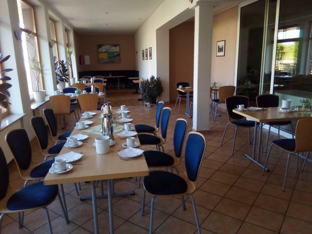 Hotel Am Bahnhof Waren  Dış mekan fotoğraf