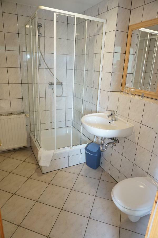 Hotel Am Bahnhof Waren  Dış mekan fotoğraf