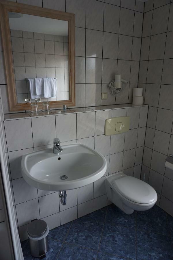 Hotel Am Bahnhof Waren  Dış mekan fotoğraf